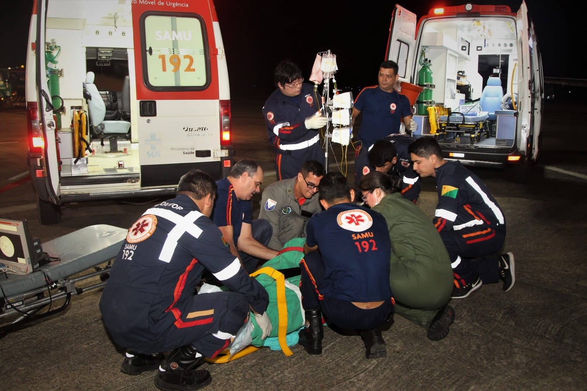 Equipe do SAMU em atendimento noturno