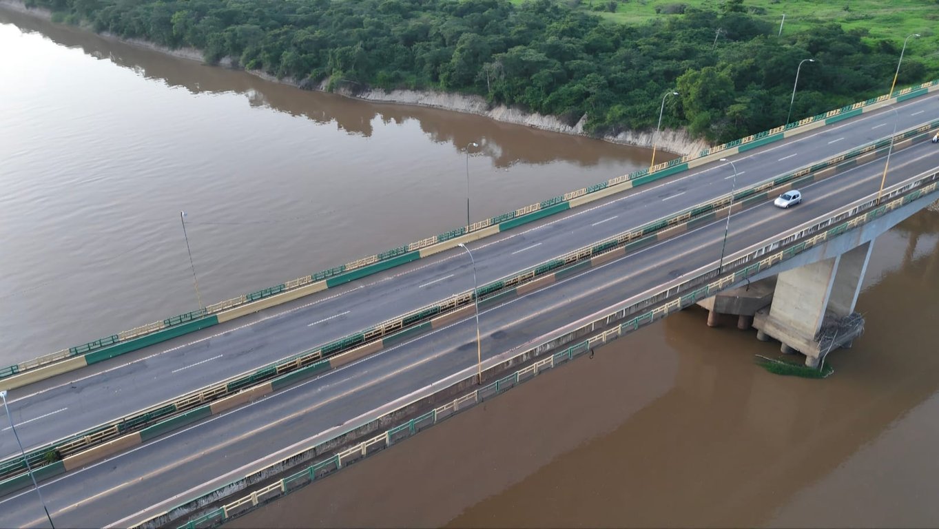 BR-230 (Transamazônica) no Pará, em trecho amazônico com vegetação e céu aberto