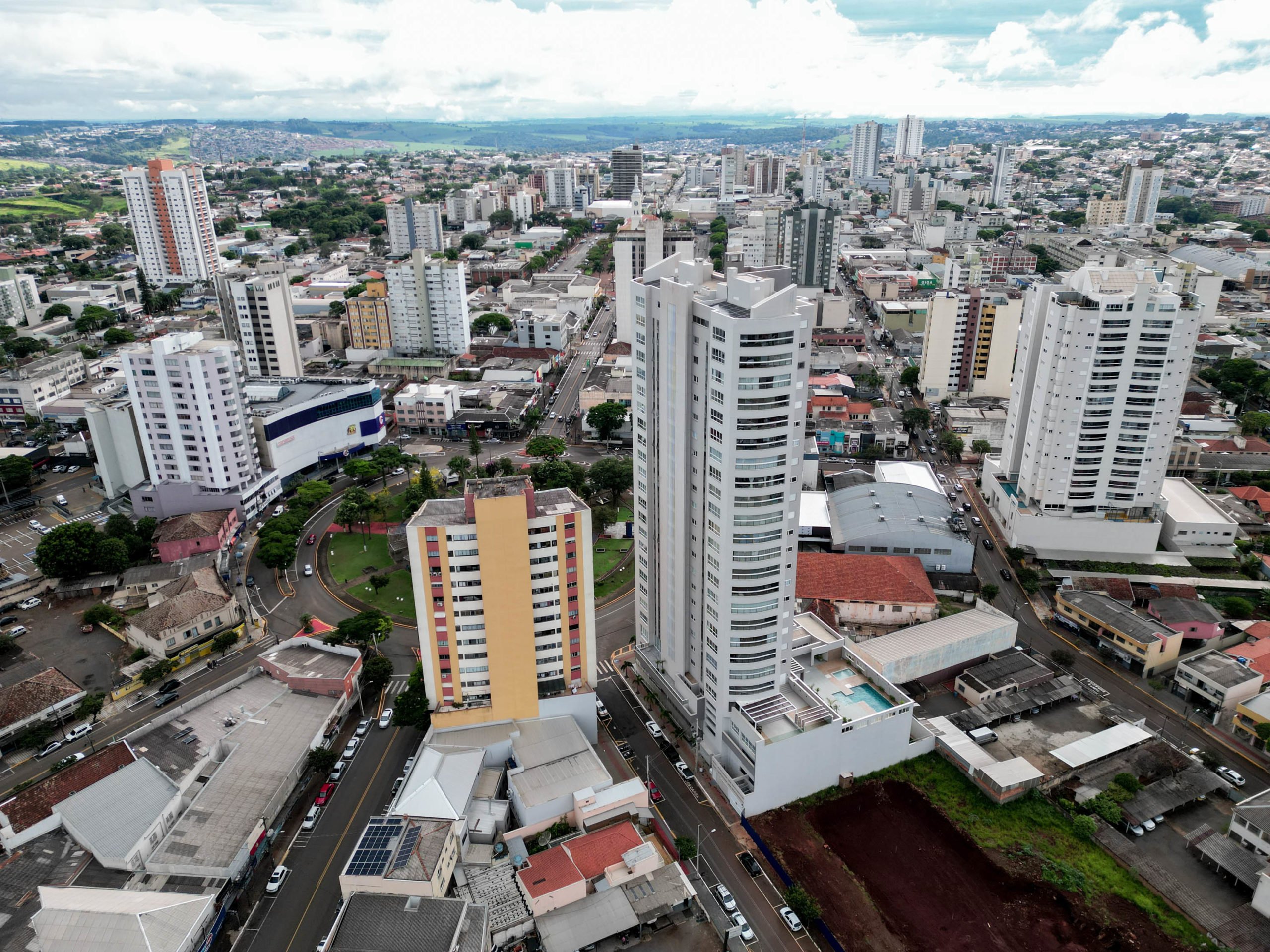 É uma imagem do post com o título Concurso Prefeitura de Cianorte PR abre 58 vagas em Saúde, Educação e Administração