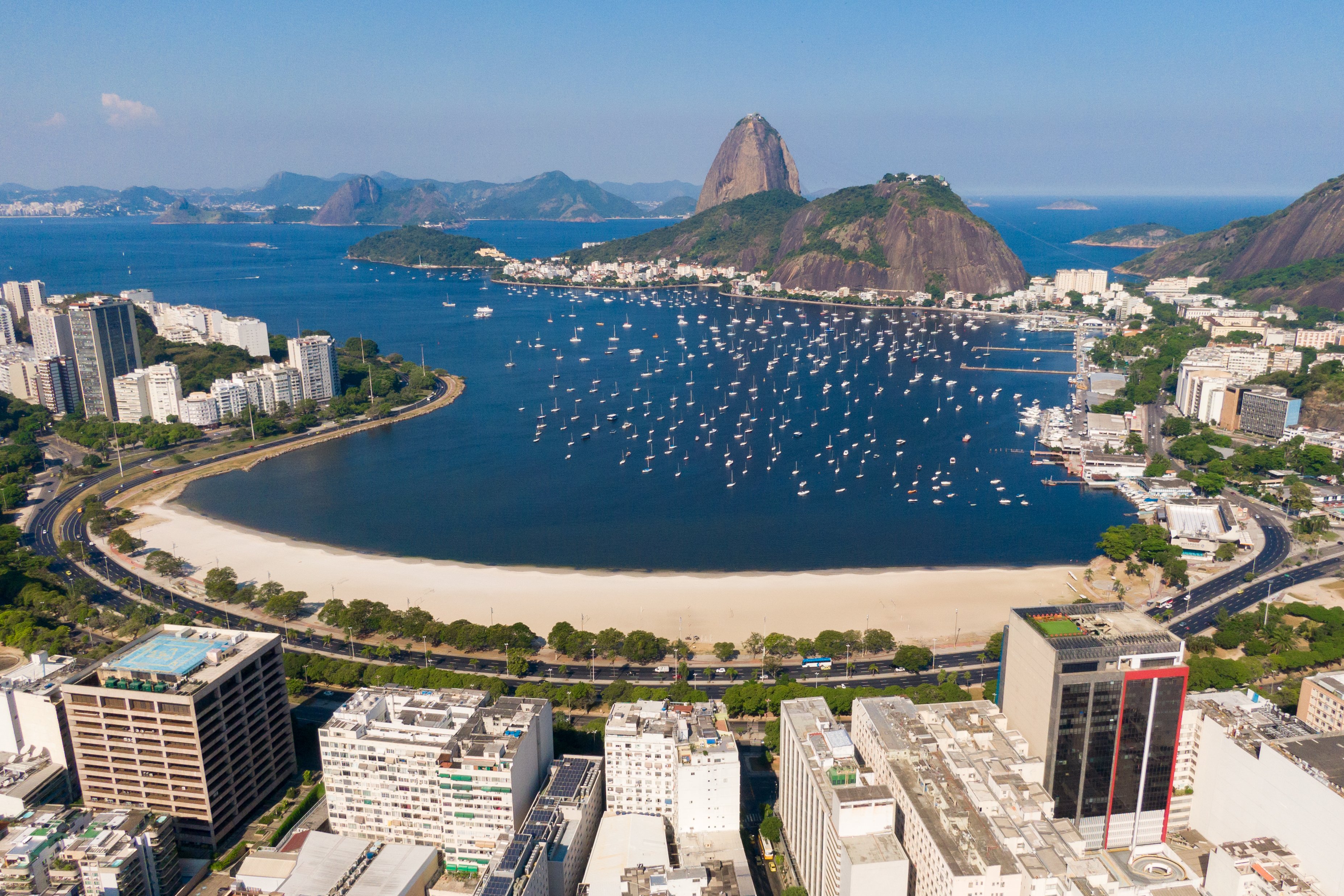 Enseada de Botafogo e Pão de Açúcar, vista aérea do Rio de Janeiro