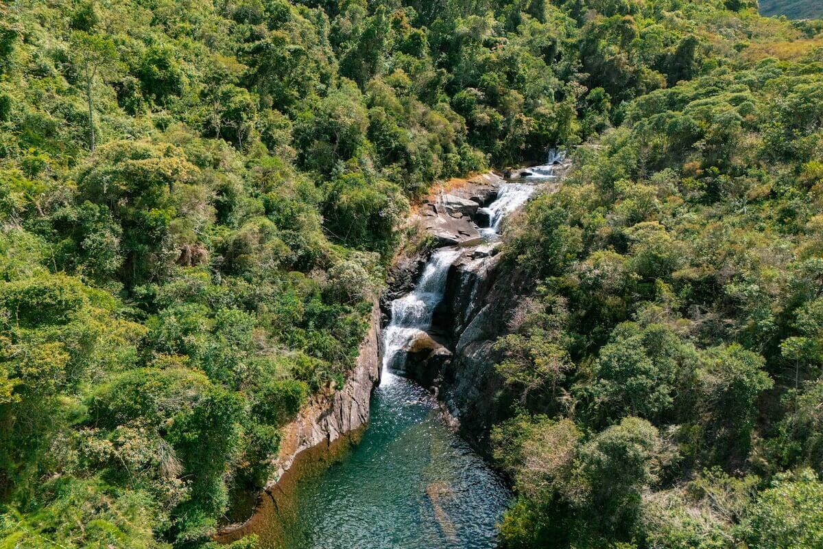 Paisagem do Parque Nacional do Caparaó, montanhas ao entardecer