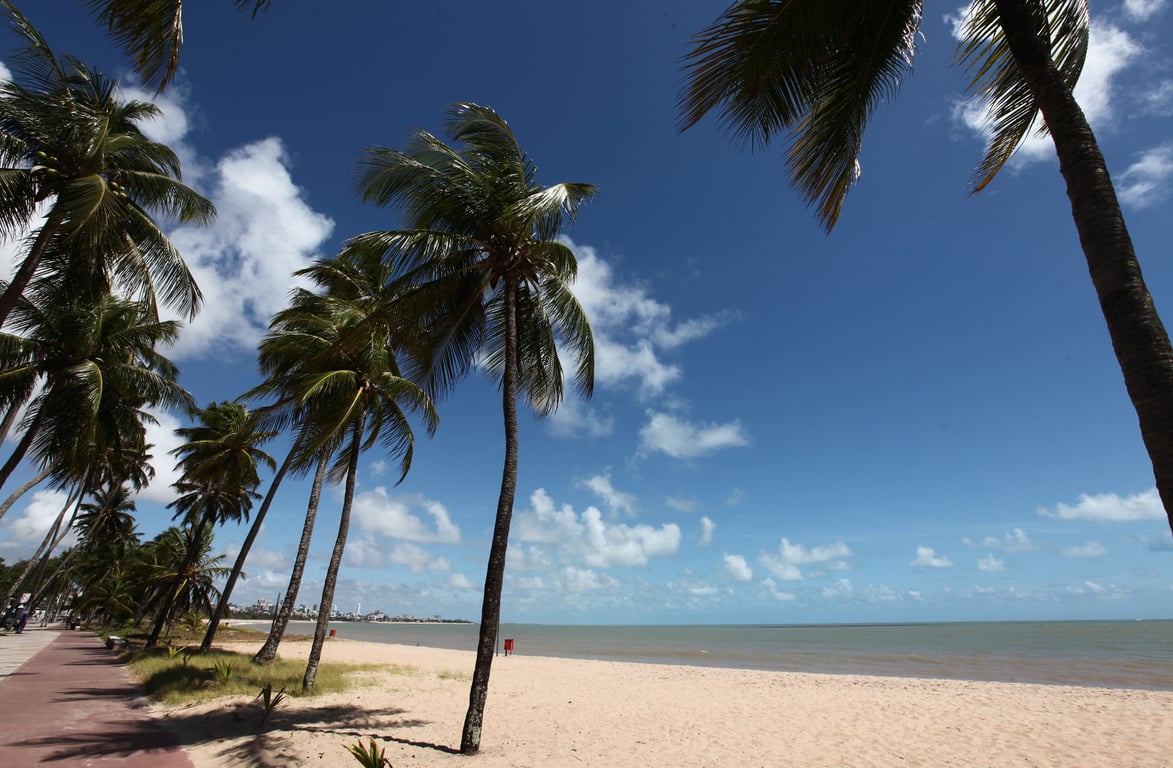 Litoral de João Pessoa ao pôr do sol