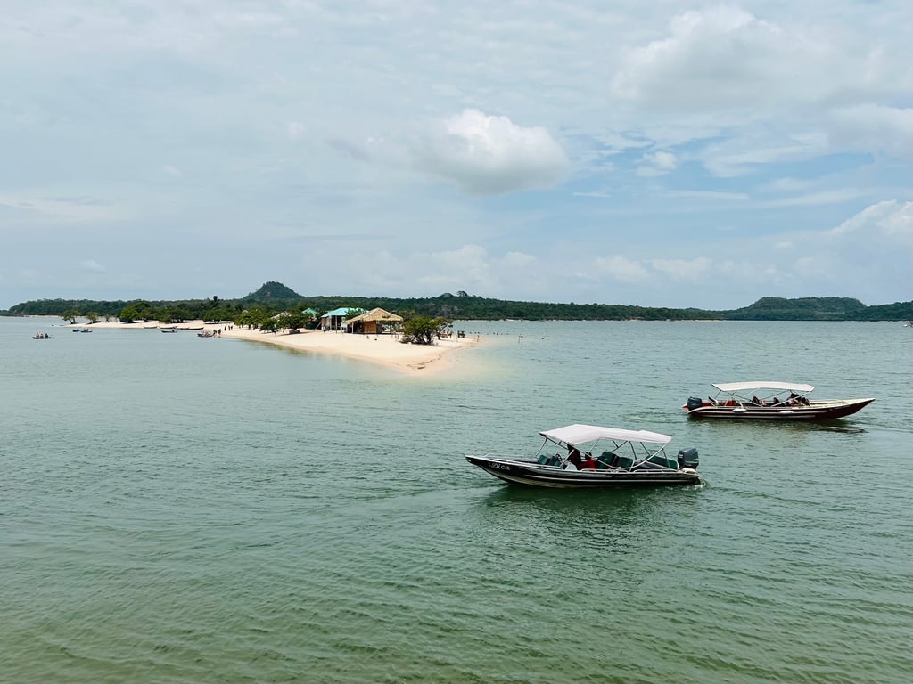 Vista urbana de Santarém e o rio Tapajós ao fundo