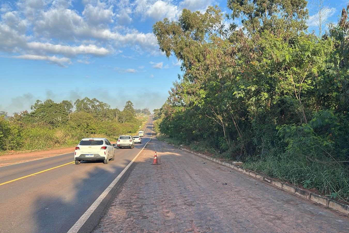 Paisagem rodoviária no interior do Paraná