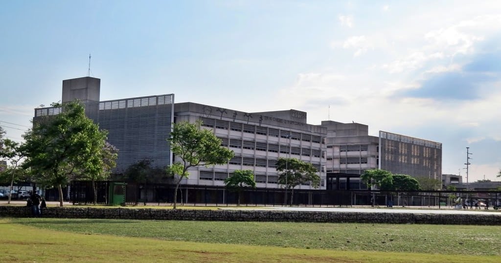 Fachada da Etec Parque da Juventude em São Paulo