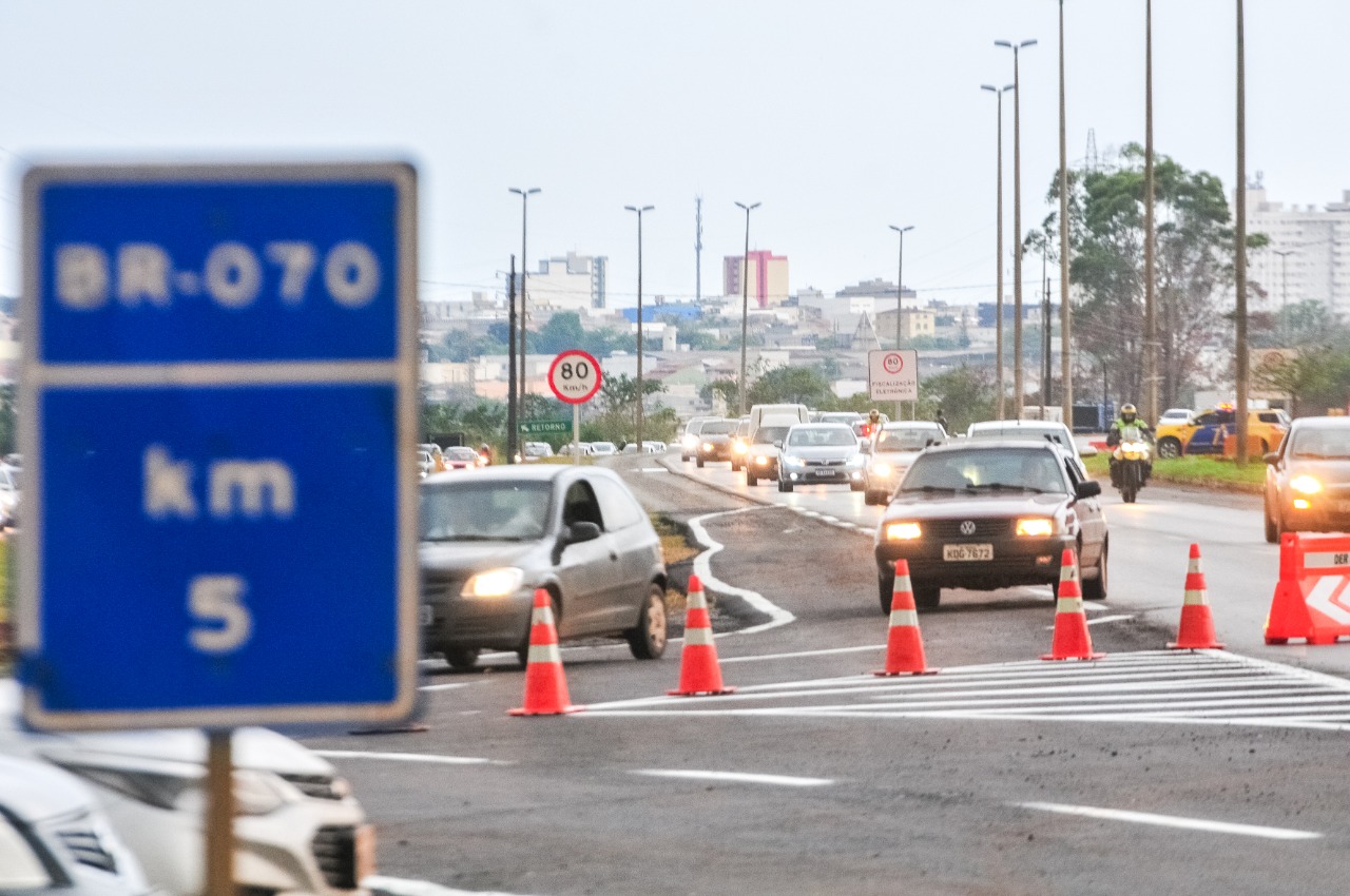 Fluxo de veículos na BR-070, principal ligação entre Águas Lindas e Brasília, no Entorno do Distrito Federal