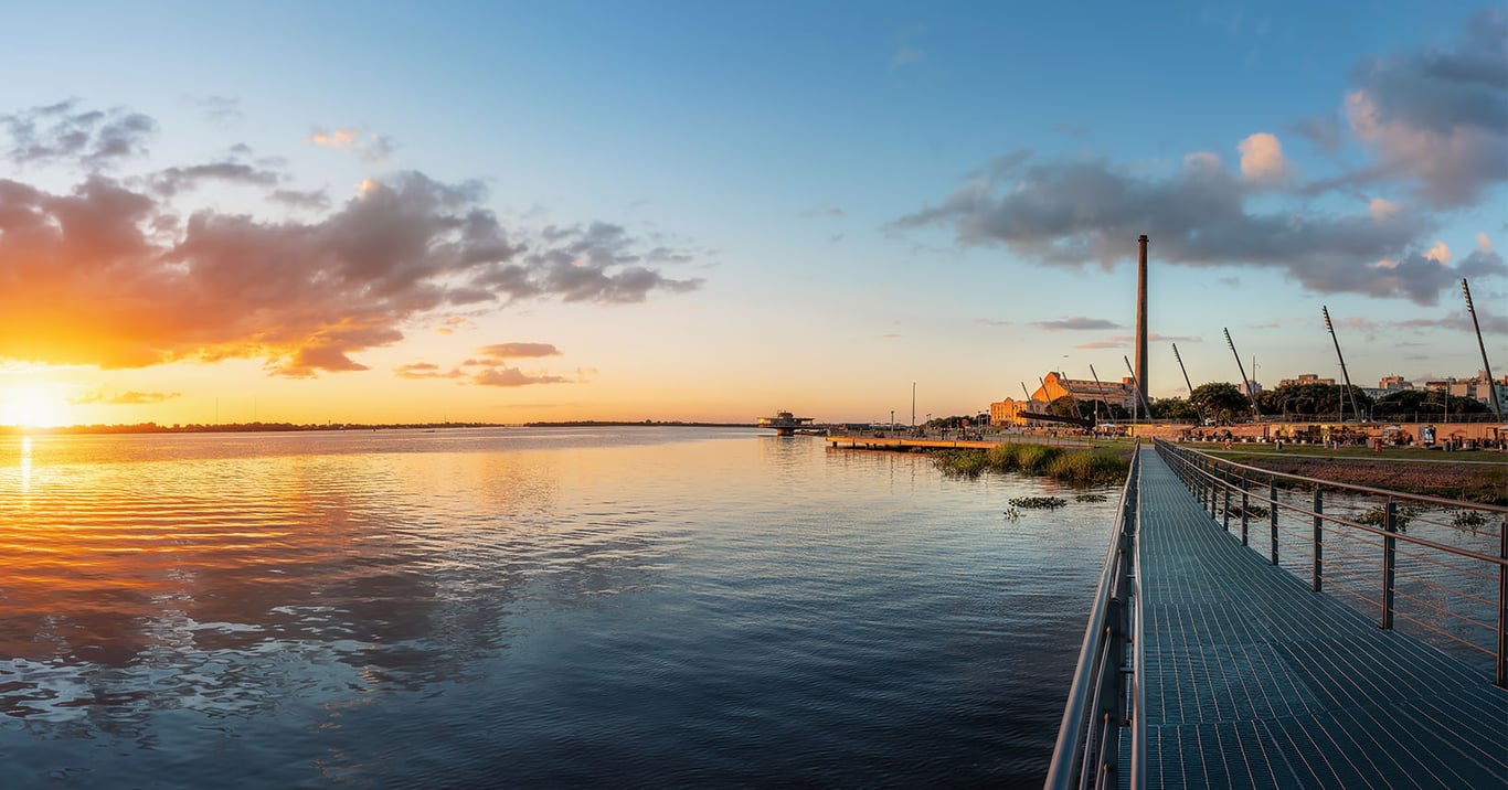 Orla do Guaíba ao entardecer, Porto Alegre RS
