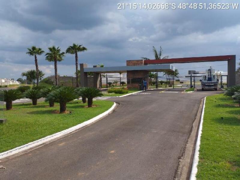 É uma imagem do post com o título Concurso Câmara Municipal de Santa Adélia SP abre 3 vagas e salários até R$6.300