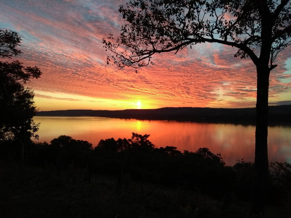 Rio Uruguai ao pôr do sol, na região Noroeste do RS
