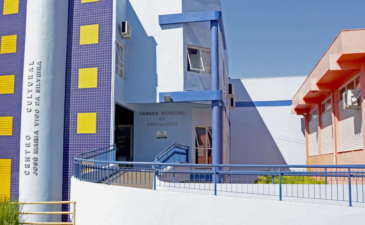 Fachada da Prefeitura de Tapejara RS, em dia claro