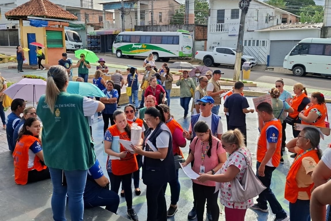 Agentes de saúde em atividade de campo