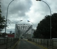 Ponte sobre o Rio Negro liga Mafra (SC) a Rio Negro (PR), vista cartão-postal da cidade.