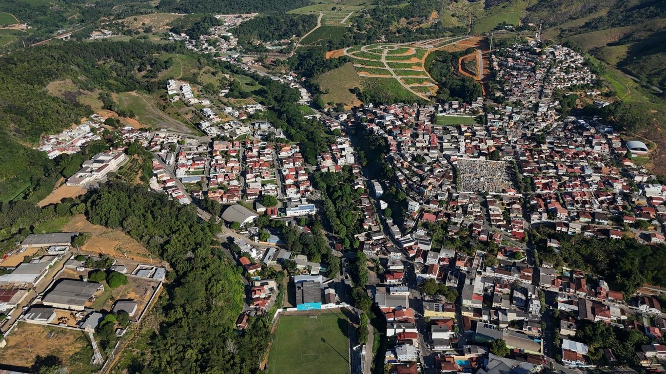 Vista urbana no interior do Espírito Santo, similar à região de São Gabriel da Palha