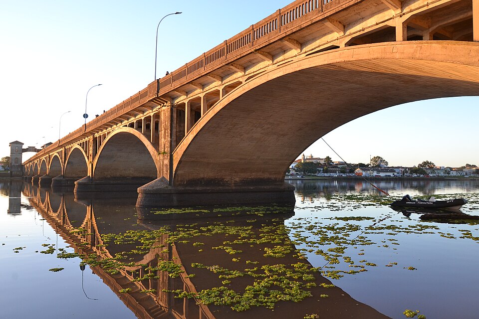 Vista aérea de Jaguarão e da Ponte Internacional Barão de Mauá