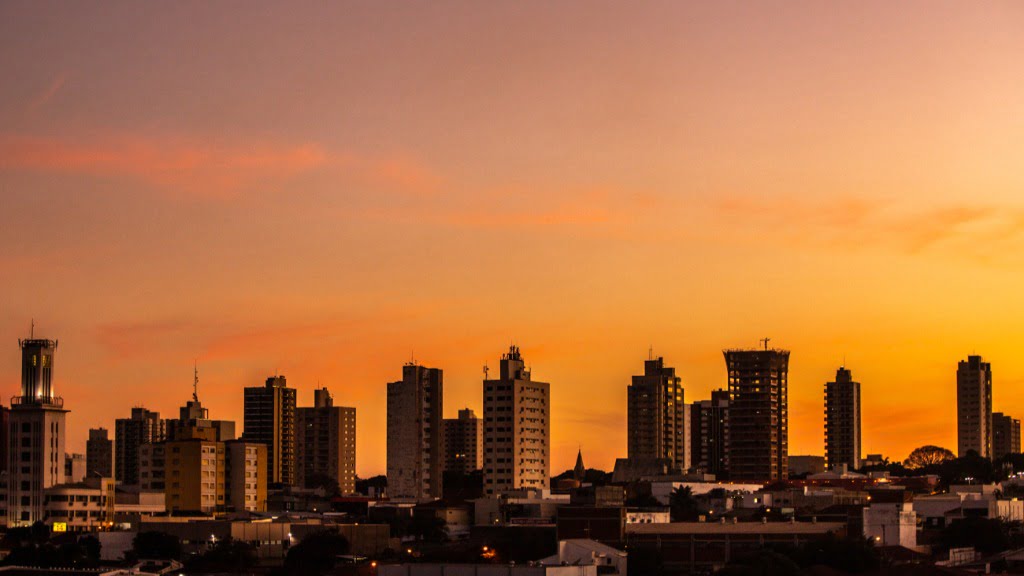 Vista urbana de Araraquara ao pôr do sol
