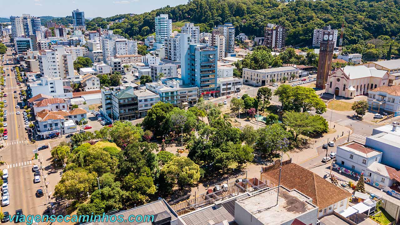 Vista aérea de Marau RS, com paisagem urbana e áreas verdes