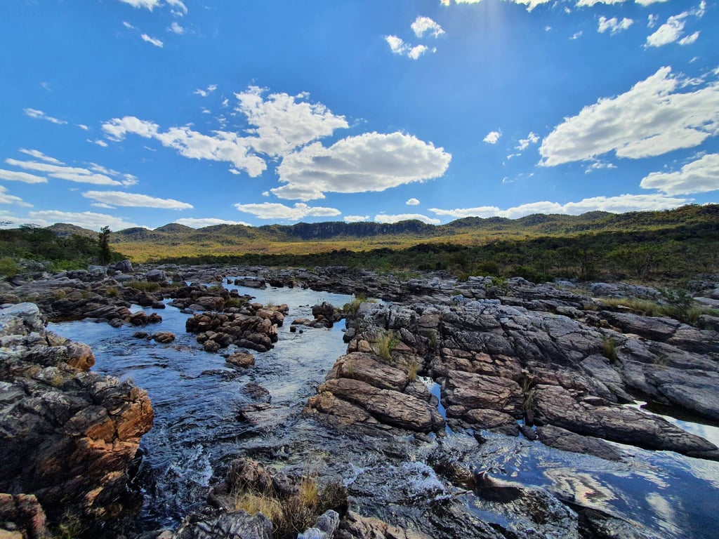 Paisagem do sul do Piauí, região de chapadas e rios, ao entardecer