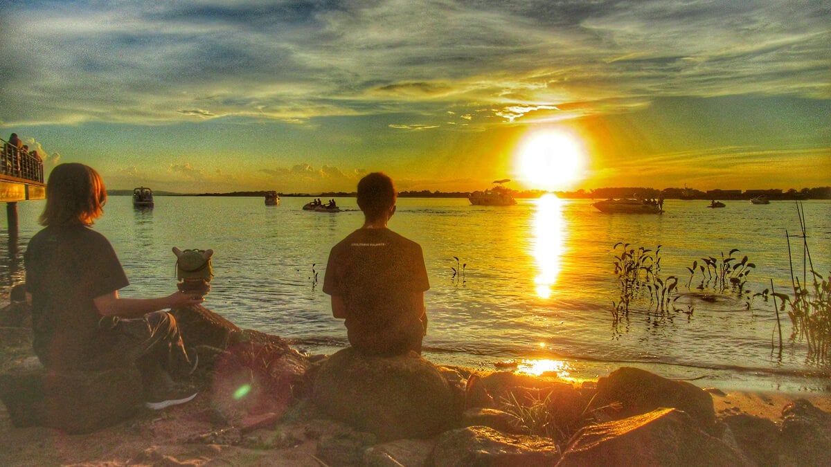 Pôr do sol no Guaíba, em Porto Alegre