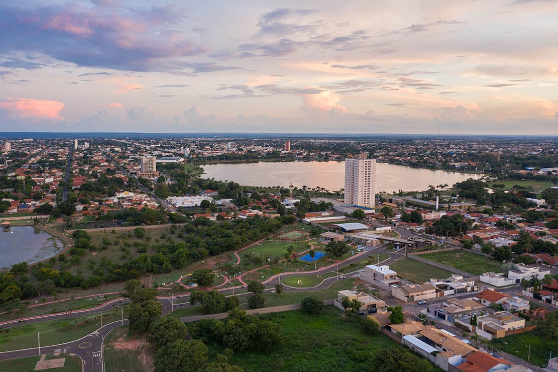 Lagoa Maior de Três Lagoas ao entardecer