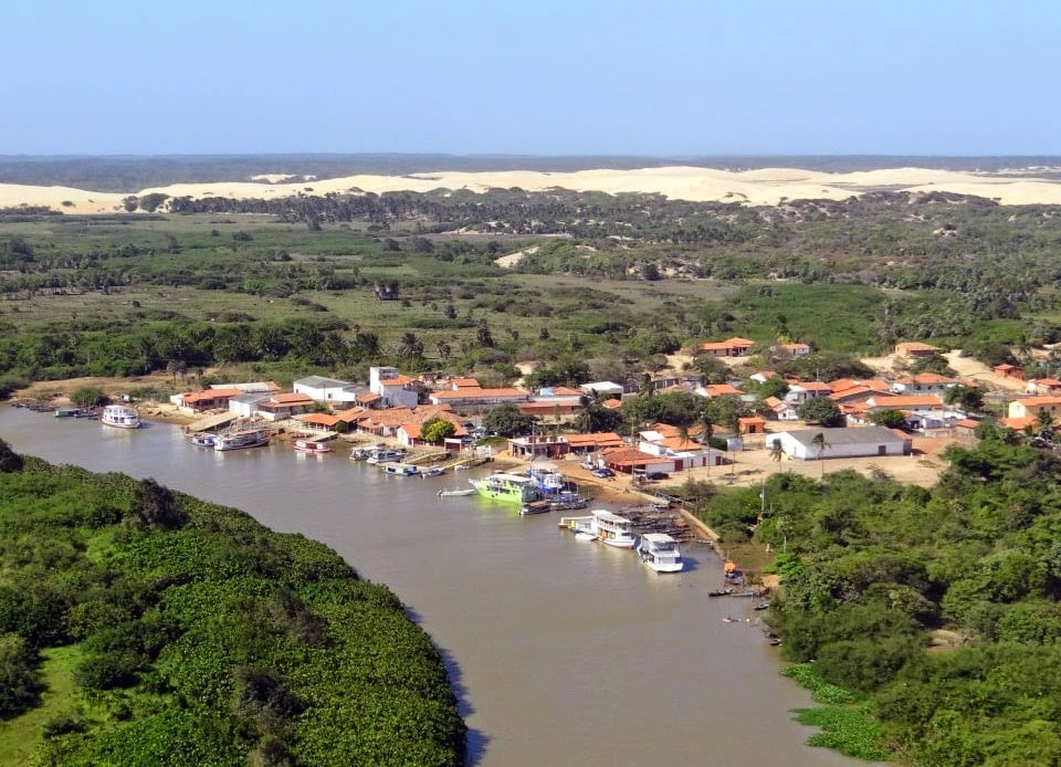Vista aérea de Parnaíba PI, com áreas urbanas e o Delta do Parnaíba ao fundo