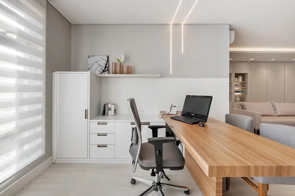 Ambiente de trabalho administrativo, escritório moderno e iluminado