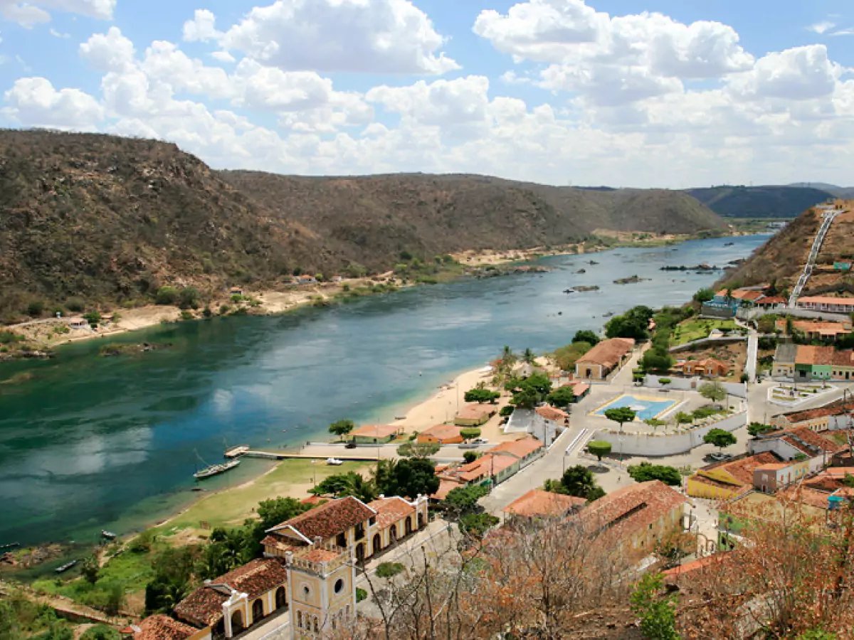 Panorâmica do Rio São Francisco com Bom Jesus da Lapa à margem