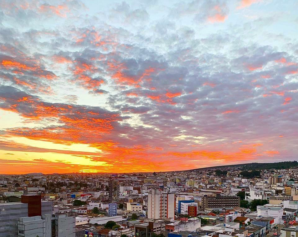 Vitória da Conquista, BA — vista urbana ao entardecer
