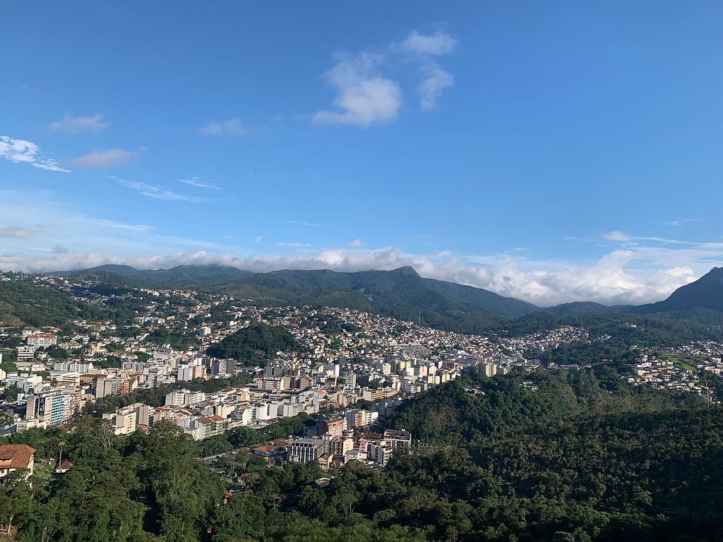 Panorama urbano de Nova Friburgo, na Região Serrana do RJ