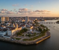 Vista aérea de Recife ao entardecer, destacando cidade com vaga para Fiscal no seletivo do CRT-03