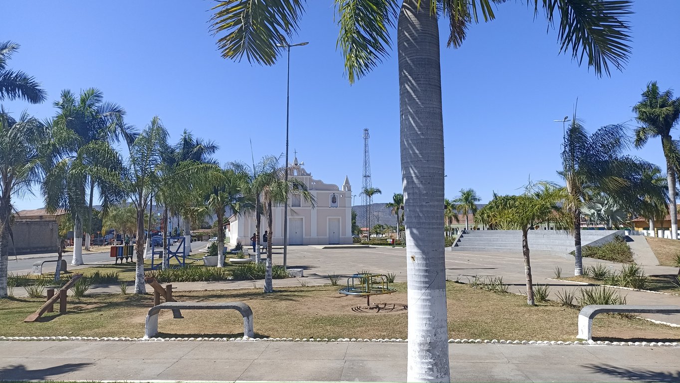 Praça central de Monte Alegre de Goiás GO