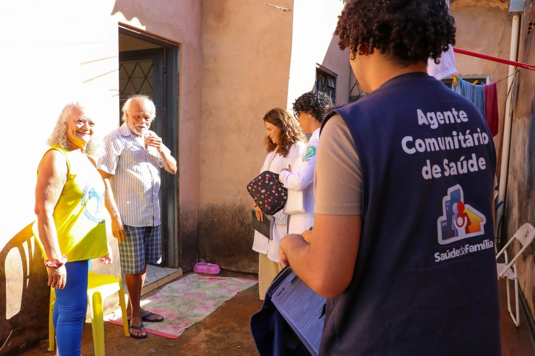 Profissionais do SUS em atividade comunitária