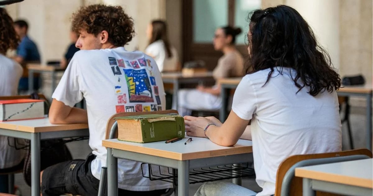 Candidatos em sala de prova