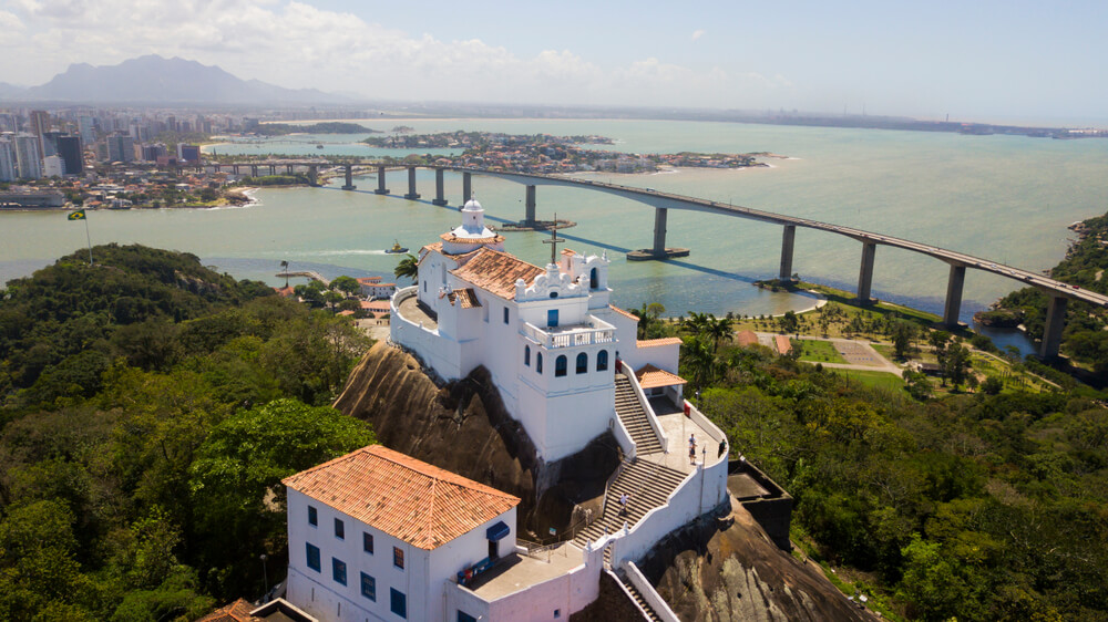 Vista do Convento da Penha e orla de Vila Velha ES
