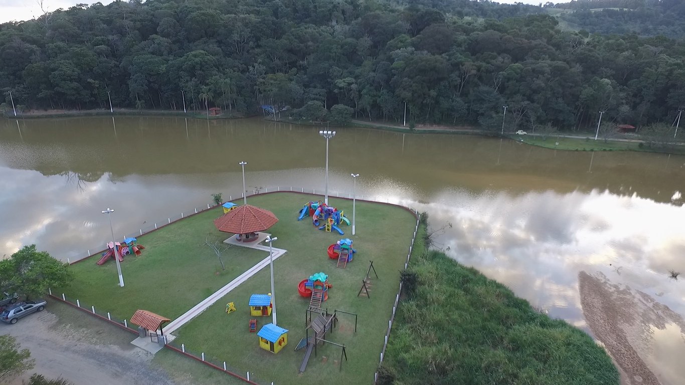 Vista aérea e áreas verdes de Serra Negra SP