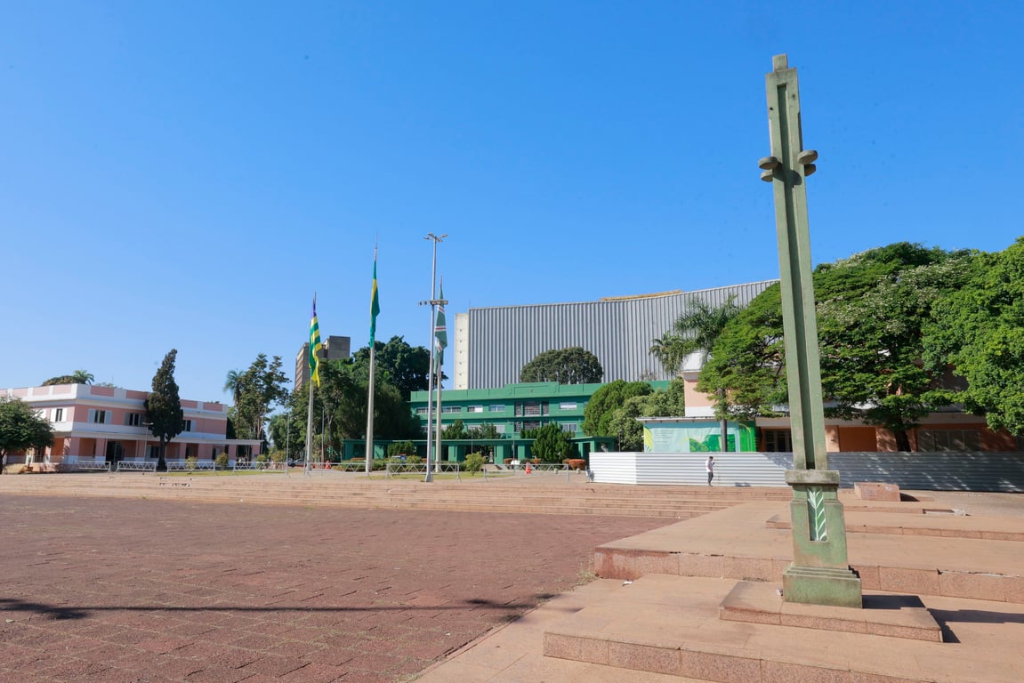Centro urbano de Anicuns GO em dia ensolarado