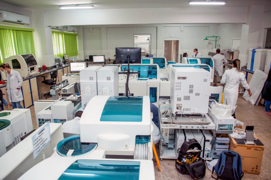 Laboratório de análises clínicas moderno