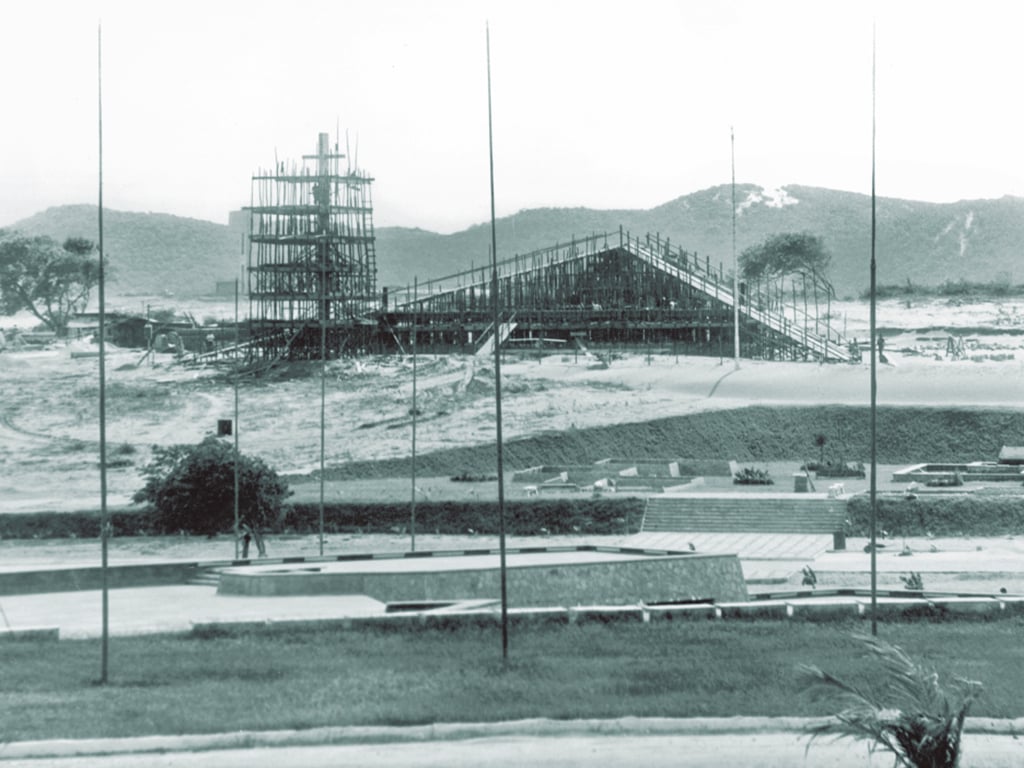 Vista ampla do campus central da UFRN em Natal, com edifícios e áreas verdes