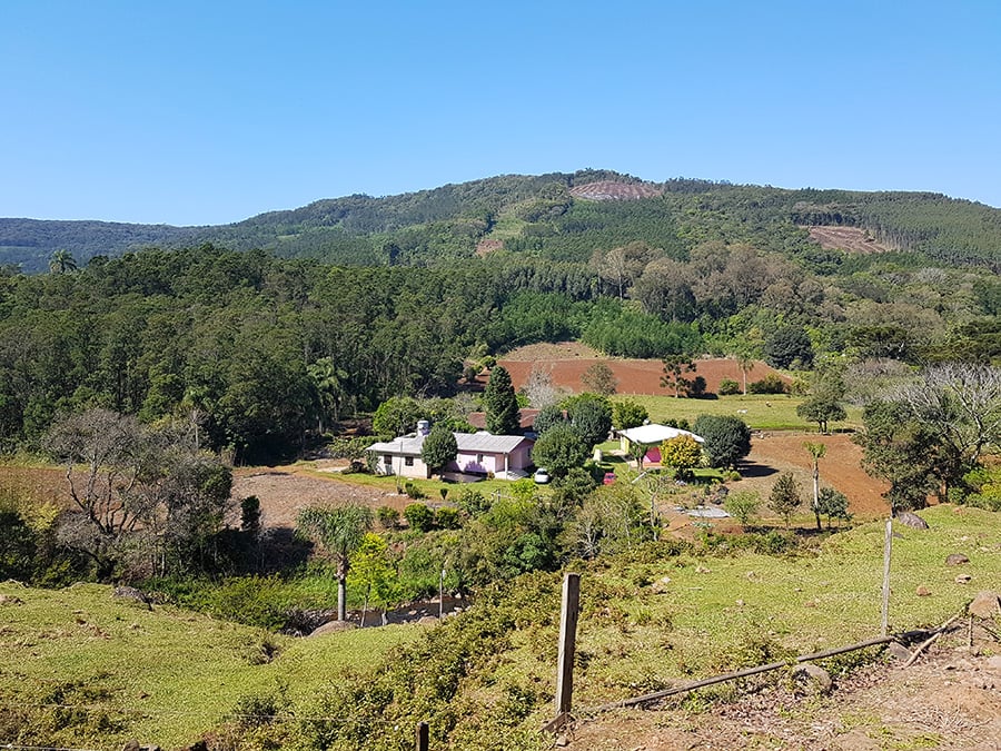 Paisagem rural de São José do Herval RS, com áreas agrícolas e morros ao fundo