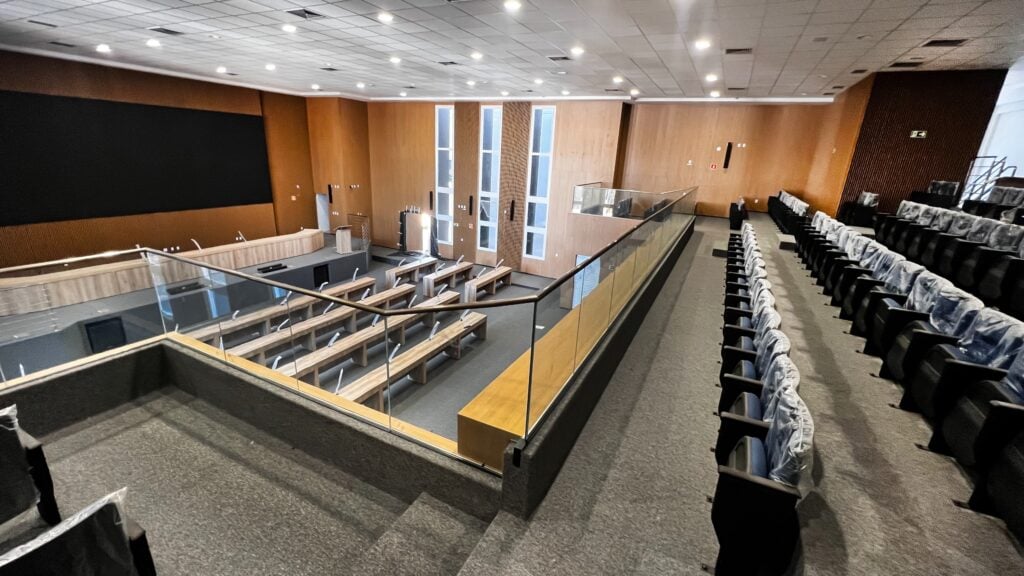 Plenário de câmara municipal moderna