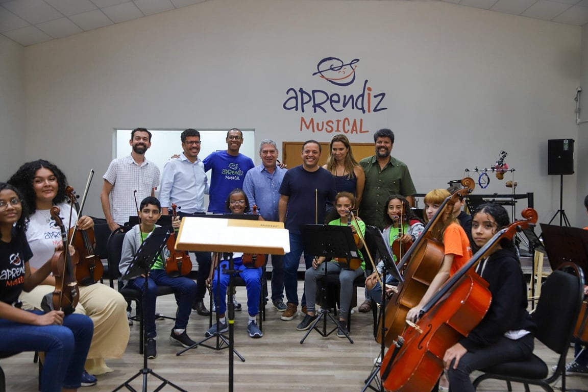 Ensaio musical educacional em escola pública