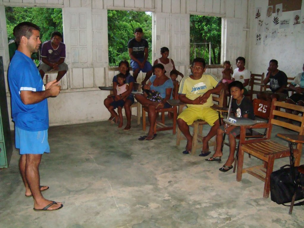 Sala de aula rural no interior do Brasil