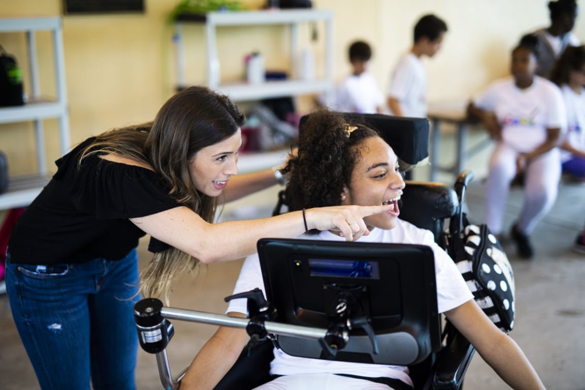 Colaboração em ambiente universitário com tecnologia assistiva