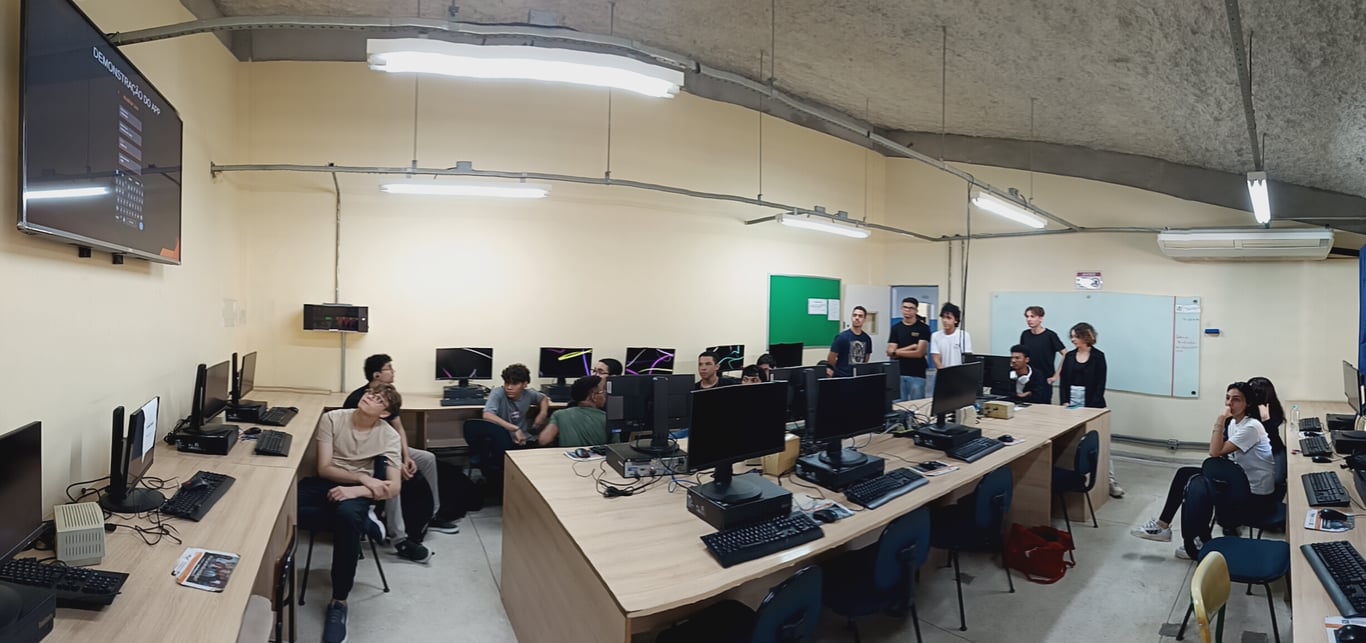 Laboratório de informática e aula em ambiente técnico