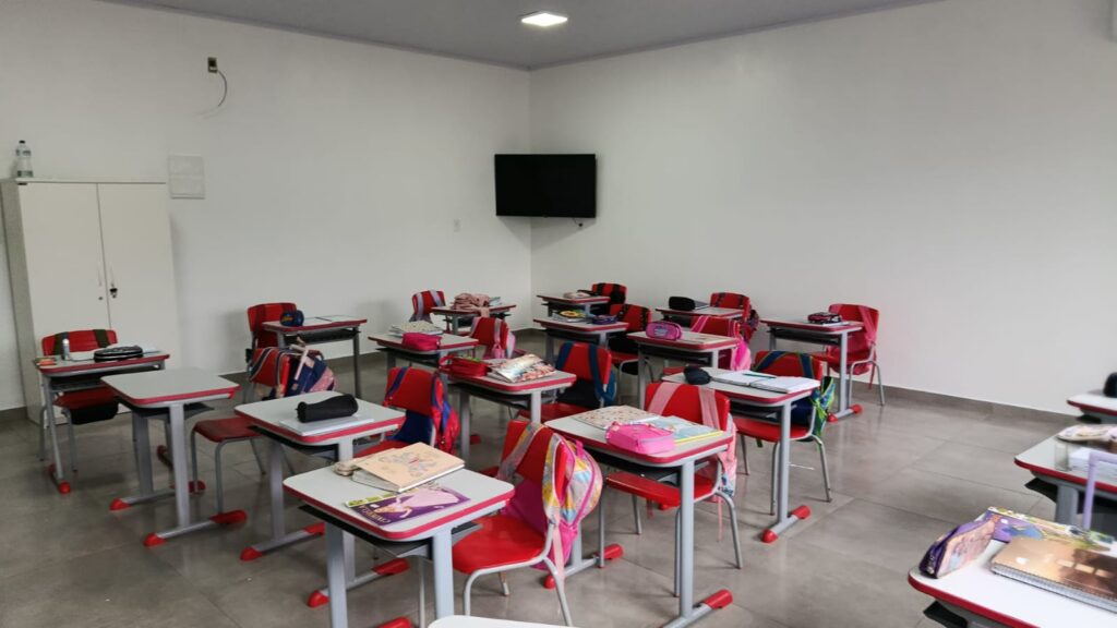 Sala de aula da rede pública, referência ilustrativa