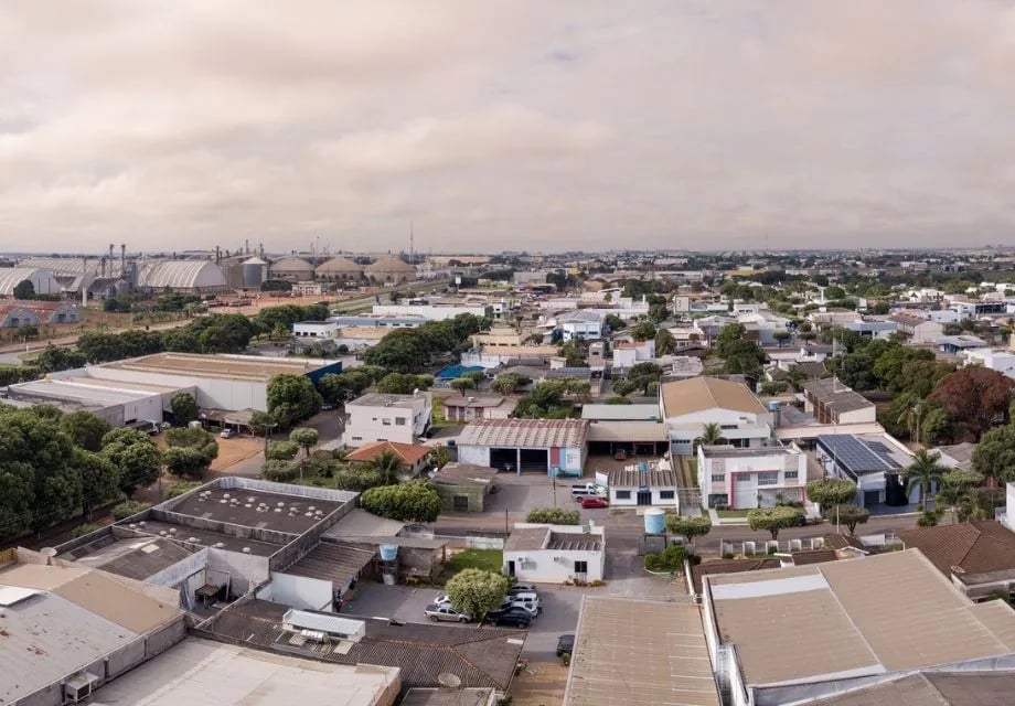 Vista aérea de Açailândia MA, áreas urbanas e rodovia