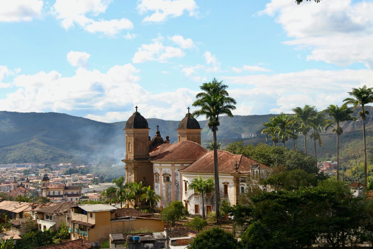 É uma imagem do post com o título Prefeitura de Mariana MG abre processo seletivo para cadastro reserva