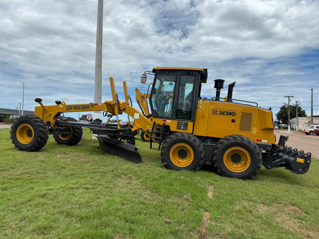 Patrol trabalhando em estrada rural de MT
