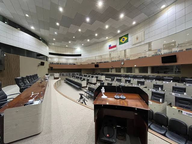 É uma imagem do post com o título Concurso Câmara Municipal de Santa Lúcia SP: 2 vagas imediatas abertas