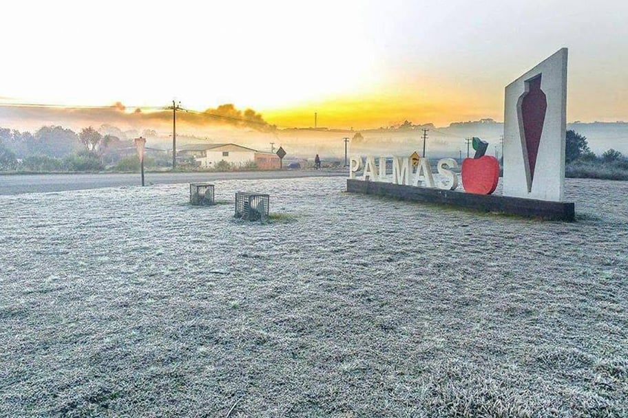 Vista urbana de Palmas PR ao amanhecer