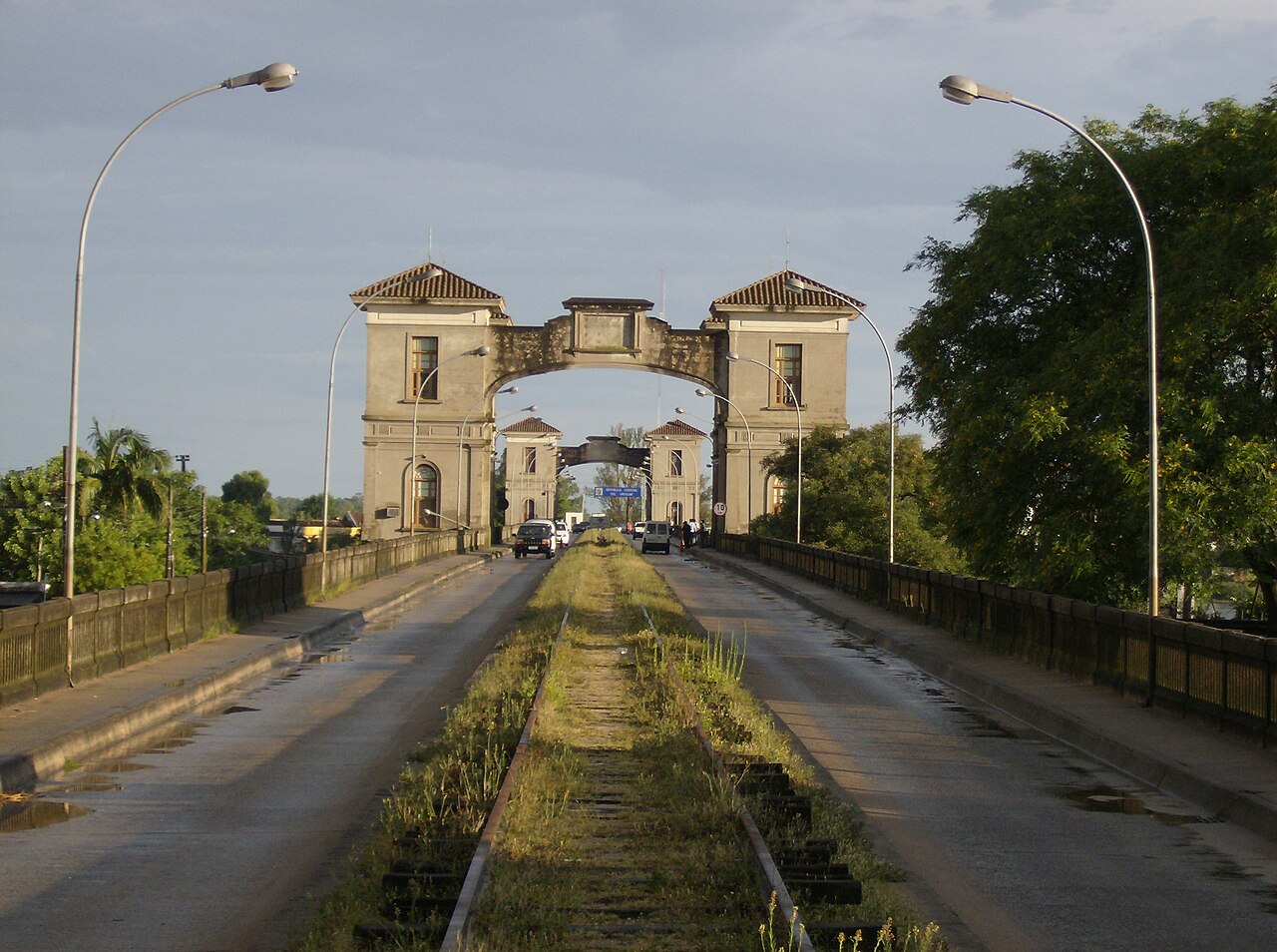 Ponte Internacional Barão de Mauá ao pôr do sol, ligando Jaguarão RS a Rio Branco, Uruguai